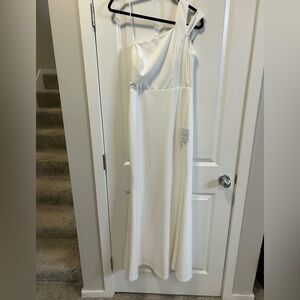 Lulus long white crêpe, one shoulder floor length formal gown